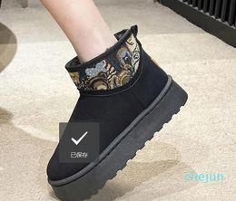 Designer Casual Shoes Symphony Black White Sneakers Capsule Series Shoes Lates