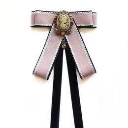 23yy Donna Spille Pin Nastro Piccolo Bowknot Scudo Strass Camicie Corpetto Colletto Farfallino Cristallo Gioelleria raffinata e alla moda Regali