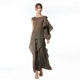 Women's Two Piece Pants Miyake Pleated Sleeveless Top Casual Wide Leg Women 2023 Summer Designer Fashion Loose Plus Size Pant Set