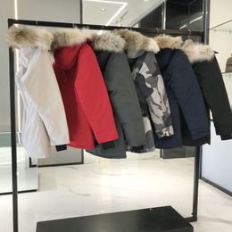 2023 Autunno Inverno uomo piumino d'anatra bianco Parka giacche con cerniera in pelliccia con cappuccio a righe da uomo slim cappotti corti GEM004