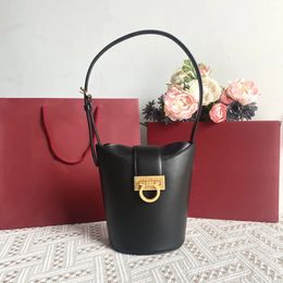 Evening Bags 2023 Luxury Designer French Fries Bag Trifolio Women's Cowhide Shoulder Underarm Bucket Portable 231023