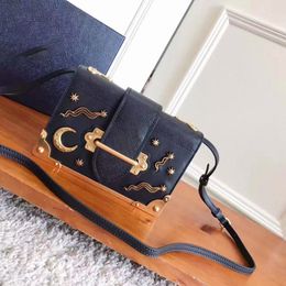 Cahier Leather Bag Metal Lettering Logo On The Strap Retro Box Fashion Features Crossbody Wallet Classic Brand Women's Shoulder Handbag Purse G7gE#