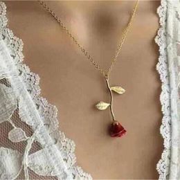 Pendant Necklaces 3D Rose Flower Necklace Custom Charm Ultimate Beauty And Beast Boho Jewelry Women's Valentine's Day Gift