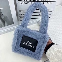 Plush Women Small Tote Handbags Lamb Like Fabric Wrist Bags Plain Fluffy Warm Cloth Makeup Bag Cute Mini Purses for Girls 220923