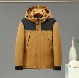 I parka imbottiti di alta qualità restano al caldo con stile con i piumini invernali in cotone Northern FACER, ideali per le avventure all'aria aperta