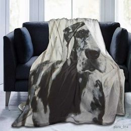 Blankets Black White Brown Great Fleece Blanket Lightweight Warm Flannel Soft Cosy Bed Sofa Dog Pattern Blankets All Season R231024