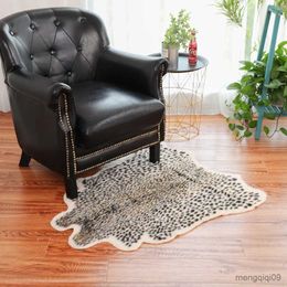 Carpet Leopard Print Shaped Bedroom Carpets Home Decor Light Luxury Fashion Minimalist Cute Cartoon Soft Bedside Polyester Rugs R231024