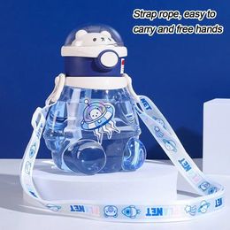 Tumblers 700ml Cartoon Astronaut Water Bottle Bounce Straw A Free Portable Travel Sports Outdoor Strap Cup Drinking Plastic Bottl 231023