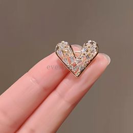 Exquisite Rhinestone Heart Small Brooches For Women Elegant Crystal Metal Love Lapel Pins Suit Clothing Accessories Gift