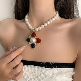 Pendant Necklaces Colorful Crystal Baroque Pearl Necklace For Women French Retro Luxury Clavicle Chain