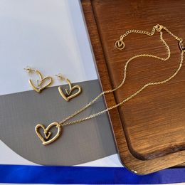 Luxury Designer Necklaces Earring Set 18k Gold Plated Necklace Fashion Letter Pendant Necklace Charming Women Love Earring Delicate Design Jewellery Set Y23413