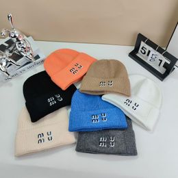 Beanie/Skull Caps New Designer knitted hat for men and women in winter high-quality brimless urinal hat classic printed letter wool hat available in seven Colours