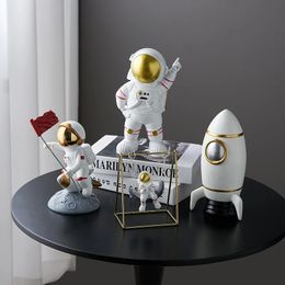 Christmas Decorations Resin Astronaut Figure Statue Figurine Spaceman Sculpture Home Desktop Decoration Astronaut Model For Kids Interesting Gift 231025