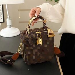 New small square bag Classic fashion all-in-one handbag Shoulder bag Crossbody bag 18*9.5*18