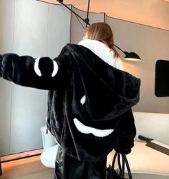 Дизайнерская куртка Высококачественный роскошный свитер женский флисовое пальто Зимнее норковое пальто с капюшоном Cc с вышивкой букв черно-белый классический стиль S-3XL