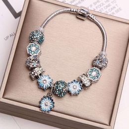 Korean style Korean version small Daisy flower bracelet bracelet female niche design cold wind girlfriends sister gift