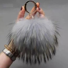 Keychains Lanyards Luxury 15cm Fluffy Real Raccoon Fur Ball Pom Poms Fur Pompom High Quality Keychain Key Chain Metal Ring Pendant For Women F281 231025