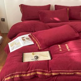 4pcs red thicken coral fleece Bedding Four-piece bed set Besigner bedding sets Luxurious shaker flannel Bed sheets Contact us to view pictures with LOGO ding s