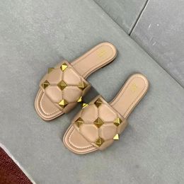 hot designer sandal woman ROMAN STUD luxury Quilted nappa leather pool outside men shoe comfort flat slipper fast shipping rivet lady slide