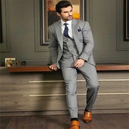 Slim Grey Wedding Tuxedos Peakes Lapel Three Pieces Masculino Blazer Slim Groombrides Waistcoat Fit Male Boutique Formal Prom Men Suits 2024 Bespoke Party Suit