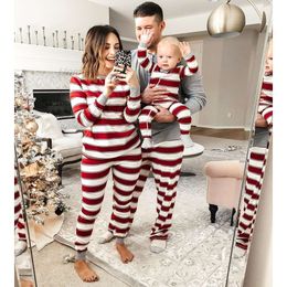Cosplay Winter Family Christmas Pamas Set Striped Print Mom Daughter Dad Son Baby Matching Clothes Soft Loose Sleepwear Xmas Look