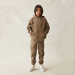 Tasarımcı Kids Giysileri Hooded Set Bebek Giyim Erkek Kız Sweatshirt Moda Streetshirts Çocuklar Gevşek Takipler Esskids-18 CXG2310251