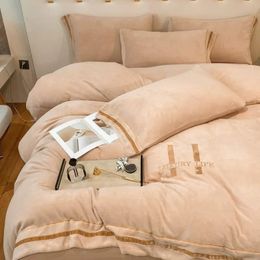 brown Light thicken coral fleece Bedding Four-piece bed set Besigner bedding sets Luxurious shaker flannel Bed sheets Contact us for more pictures ding s