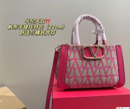 Designers Womens messenger bag Fashion luxurys bags men bag mens Shoulder Lady Totes purse handbags crossbody backpack4