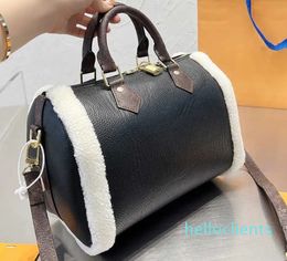 Totes Winter Designer Women Tote Bags Handbags Classic Letter Print Travel Shoulder Bag Luxury Leather Shpper Bag