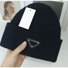 Luxury Knitted Hat Designer Beanie Cap Mens Fitted Hats Unisex Cashmere Letters Casual Skull Caps Outdoor Fashion High Quality 15 Colors25