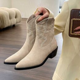 Advanced Apricot Grey Pointed Embroidery Western Boots Women's Autumn 2023 Thick Heel Short Boots 231026