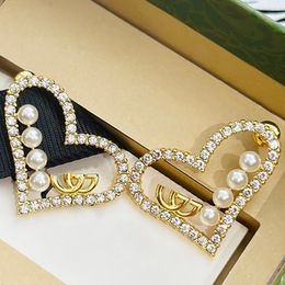Orecchini di gioielli designer senior classici piccoli orecchini a vento profumati Designer di marca di lusso Lettere Stud Orecchini di perle famosi geometrici La scatola del negozio è buona