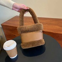 Shoulder Bags Wide Brim Bucket Winter Handbag Women's Bucket Bag Luxury Design and Pocket Cashmere Soul Bag Top and Shoulder Bagstylisheendibags