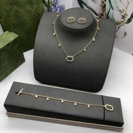 Pendant Necklaces Fashion Necklace Designer Jewellery Luxury Initials Golden Chain Diamond Earring For Women Pearl Bracelet Letter 2211103D Q231026