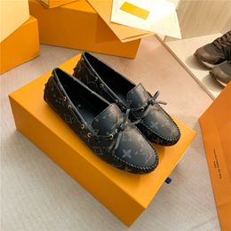 % 100 deri tasarımcılar lüks elbise ayakkabıları loafers kadınların gündelik rahat klasik tabanları rahat eğitmenler süper balıkçı moda ağız seti 35-42