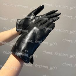 Women Letter Gloves Classic Designer Gloves Winter Luxury Genuine Leather Mittens Warm Cashmere Touch Screen Glove