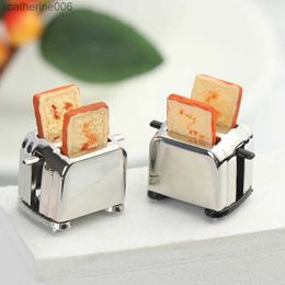 Kitchens Play Food 1/12 Scale Dollhouse Mini Bread Machine With Toast Kitchen Toy Dollhouse Decorations Cute Decoration Toaster Doll AccessoriesL231026