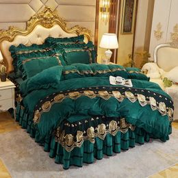 Bedding sets Golden Embroidery Lace Flowers Crystal Velvet ComforterDuvet Cover Pillowcases Sets Super Soft Solid Quilt 231026