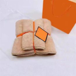 Wholesale bath towel blue bath towel queen size coral fleece absorbent washcloths 2pcs letter pattern christmas day gift beach towels