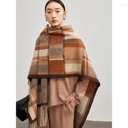 Scarves 2023 Spring And Autumn Fashion British Luxury Outwear Shawl Women's Wool Tassel Plaid Cloak Style Cape Coat