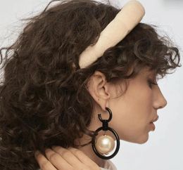 Stud Earrings Light Luxury Fashion High Sense Temperament Personality Black Circle Studs Piercing Aretes De Mujer Pendientes Brincos