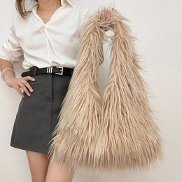 Evening Bags Large Capacity Plush Bags For Women Luxury Designer Handbags Purses In Faux Fur Beach Wool Trim Hobos Underarm Shoulder 231026