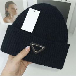 Luxury Knitted Hat Designer Beanie Cap Mens Fitted Hats Unisex Cashmere Letters Casual Skull Caps Outdoor Fashion High Quality 15 Colors8