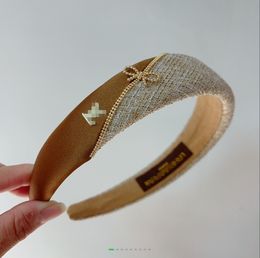 L Brand Haarspange Designer-Haarband Schmetterling dekorativer Haarreifen Weihnachtsgeschenk Geburtstagsgeschenk für Frauen Haarspange für Mädchen