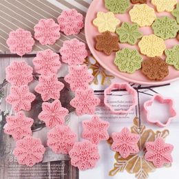 Baking Moulds 9Pcs/set 3D Winter Snowflake Cookie Stamps Plunger Cutter Tools Christmas Embossing Biscuit Molds