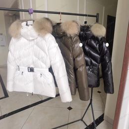 Lüks Tasarımcı Kadınlar Aşağı Parkas Orta Uzunluk Şapka Kürk Yaka ile İşaretli Rozet Sıcaklık ve İnce Fit Puffer Ceket Kış Top Boyutu 1/2/3/4