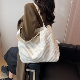 Evening Bags Solid Soft Corduroy Handbags for Women Winter Shoulder Side Bag Vintage Large Shopper Shopping Bags Zipper 231026