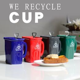 Mugs Square Trash Can Ceramic Mug Green Recyclable Bucket Creative Whimsical with Shovel Coffee Cup Thermal 231026