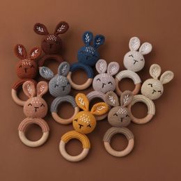 Mobiles# 1pc Wooden Crochet Bunny Rattle Toy A Free Wood Ring Baby Teether Rodent Gym Mobile Rattles born Eonal Toys 231026