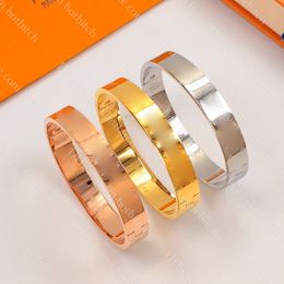 Classic Letter Bangle Bracelet Designer Women Gold Bracelet High Quality Lady Jewellery No Fading Christmas Gift Wholesale